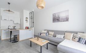 Studio Renove Au Coeur De La Rochelle, Marche A 25M, 2 Personnes, Wifi - Fr-1-535-43